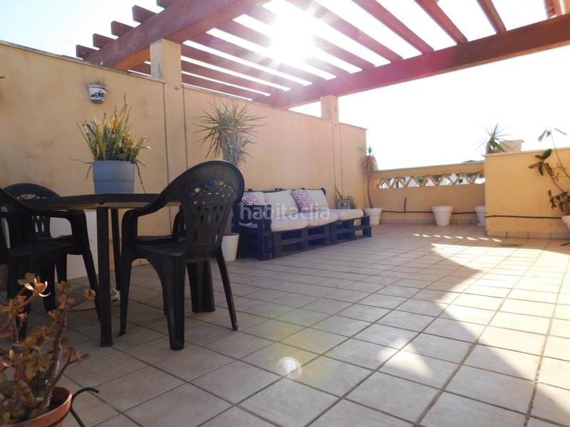Foto b44e2540-7460-4c49-b8df-0532565a6471. Casa lowcost lacalle presenta en exclusiva amplia vivienda adosada con dos garajes subterraneos y piscina comunitaria en Puerto Real