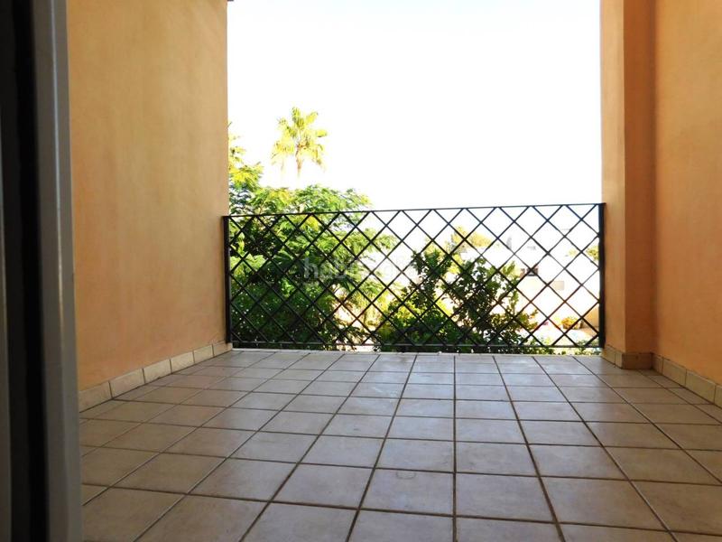 Foto c0724e65-9386-4107-b658-83a75148d77f. Casa lowcost lacalle presenta en exclusiva amplia vivienda adosada con dos garajes subterraneos y piscina comunitaria en Puerto Real
