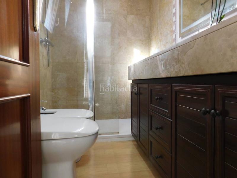 Foto e0bbaa86-4f04-4f44-8aee-9b6eb6828d76. Casa lowcost lacalle presenta en exclusiva amplia vivienda adosada con dos garajes subterraneos y piscina comunitaria en Puerto Real