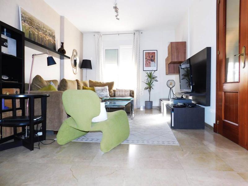 Foto f8a0bd3d-b2f7-4cf7-b9ca-2c37cde0b6d1. Casa lowcost lacalle presenta en exclusiva amplia vivienda adosada con dos garajes subterraneos y piscina comunitaria en Puerto Real