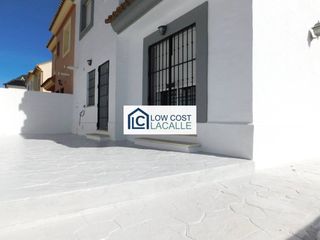 Casa  Avenida europa. Lowcost lacalle presenta en exclusiva amplia vivienda en rota a