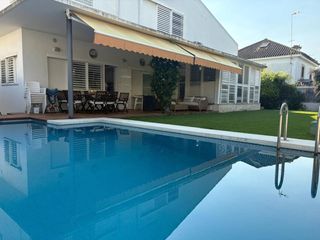 Casa  Avenida andalucía. Lowcost lacalle ofrece en exclusividad chalet independiente en e