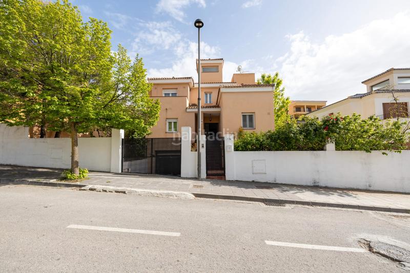 Foto d7474ca1-747b-45b7-b17a-e085765bbd82. Chalet with heating parking pool in La Zubia Ciudad Zubia (La)