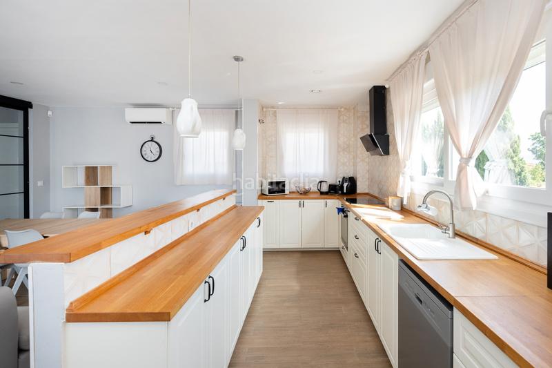 Foto 3d69ea58-e6d4-44fe-97b3-38c44186219f. Chalet con camino riscaldamento parcheggio piscina in Ogíjares