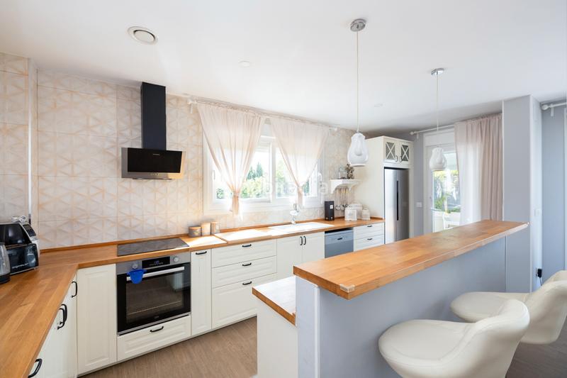 Foto 80f72214-89d7-479f-ac86-f5f9d30aeff9. Chalet con camino riscaldamento parcheggio piscina in Ogíjares