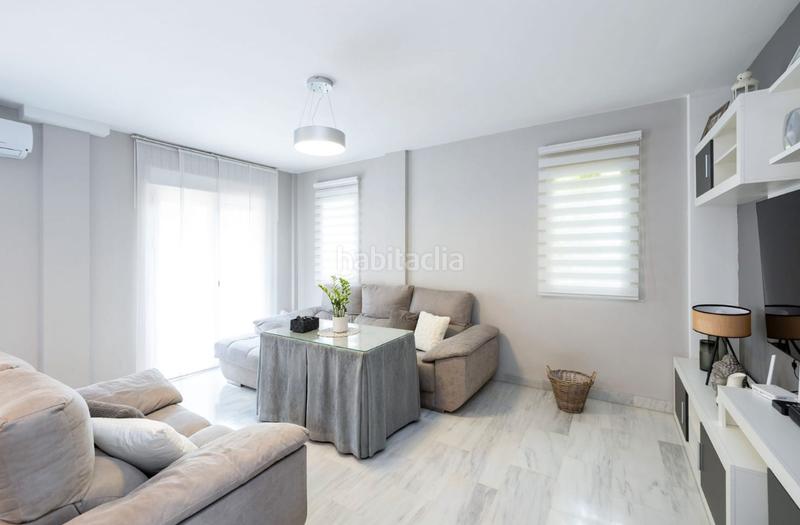 Foto 7921648a-2f86-4489-adcd-163972e8ce86. Chalet dans calle gredos 33a dans Altos de la Zubia Zubia (La)