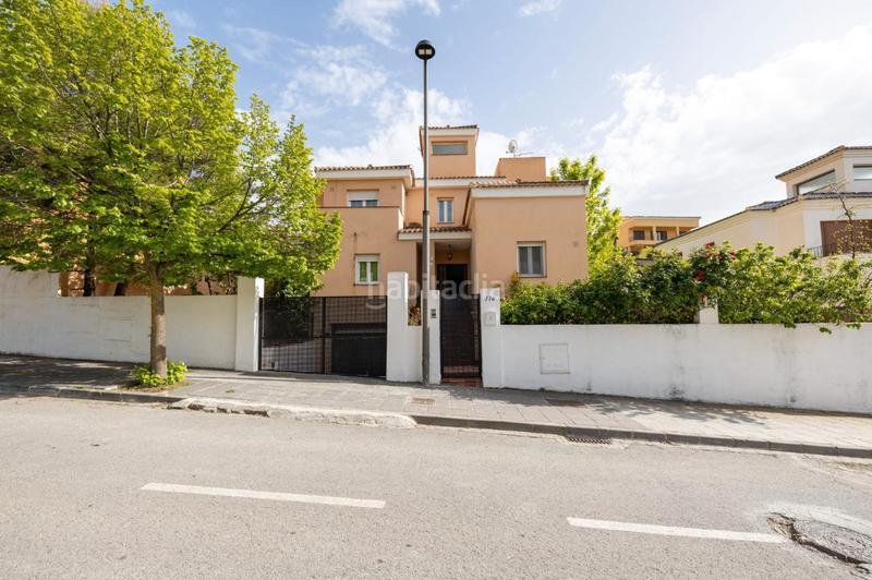 Foto abb619ce-d13d-4954-b128-3228983d50b5. Chalet dans calle gredos 33a dans Altos de la Zubia Zubia (La)