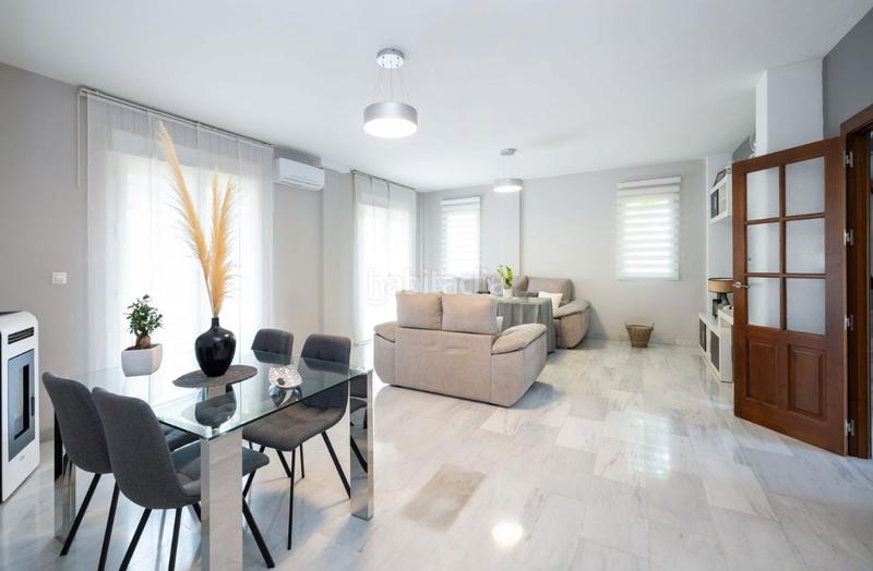 Foto b8a0287a-9ab6-43aa-91f0-1fba85c6e7ca. Chalet dans calle gredos 33a dans Altos de la Zubia Zubia (La)