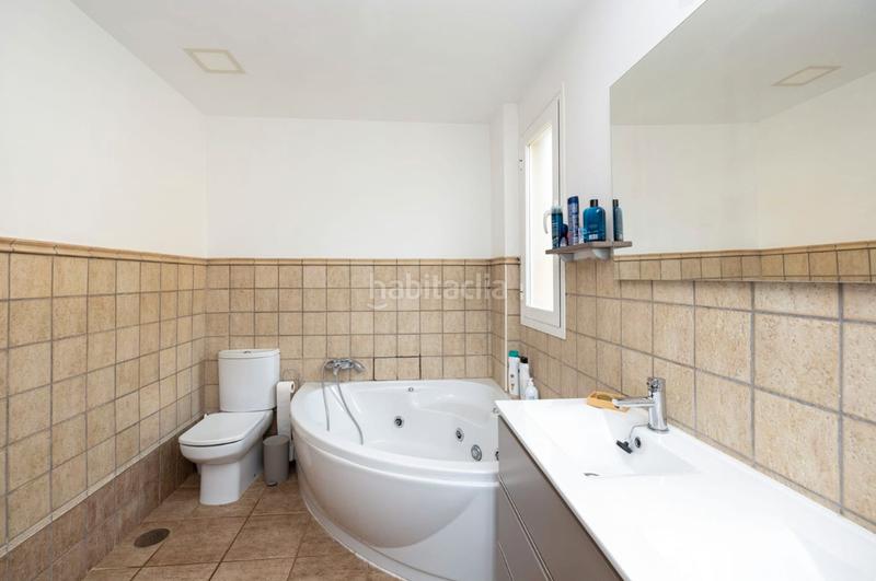 Foto c21404f3-5d67-444c-83be-5614e80b4326. Chalet dans calle gredos 33a dans Altos de la Zubia Zubia (La)