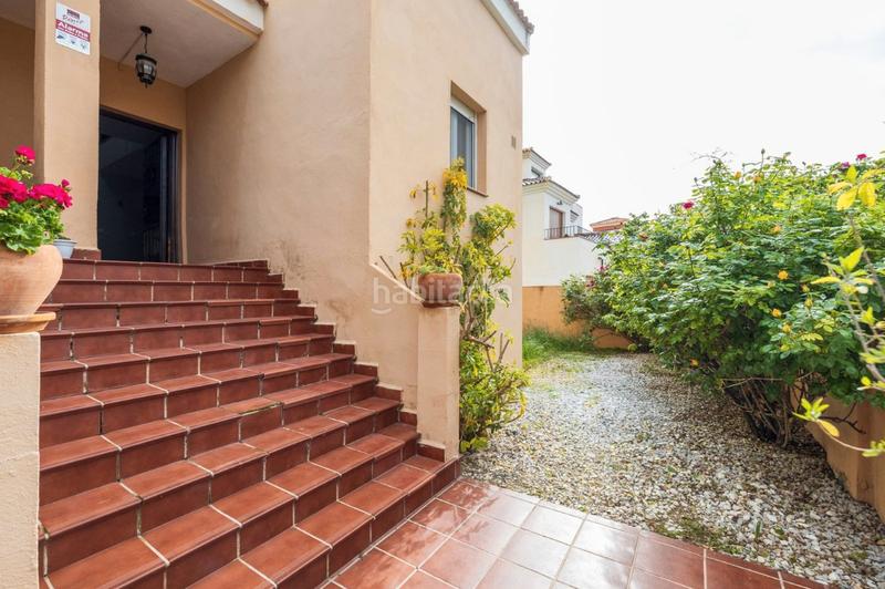 Foto c9bd50d4-4ae2-4e5c-b1e7-ec9bff6e2b6a. Chalet dans calle gredos 33a dans Altos de la Zubia Zubia (La)