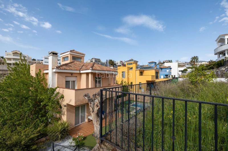 Foto d8fe8bdc-2a6c-4fd1-9392-4c0ff816cdd1. Chalet dans calle gredos 33a dans Altos de la Zubia Zubia (La)