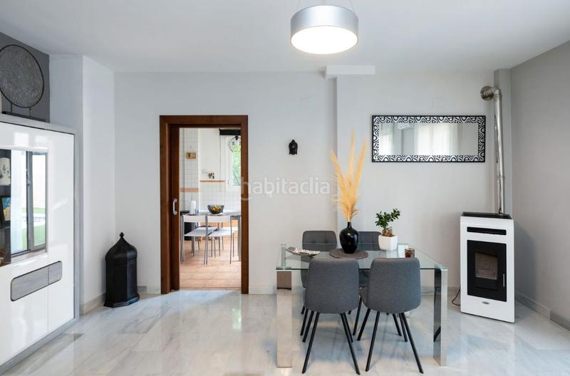 Foto eecdb5b6-87bb-4cce-a3c4-b4326987803a. Chalet dans calle gredos 33a dans Altos de la Zubia Zubia (La)