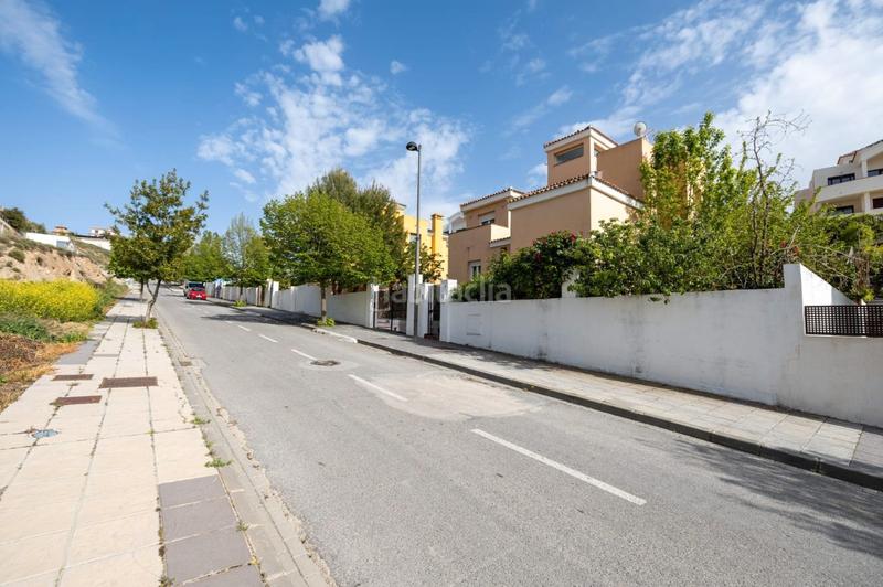 Foto f228b7d2-a297-48ff-a829-de12f1fa7a63. Chalet dans calle gredos 33a dans Altos de la Zubia Zubia (La)