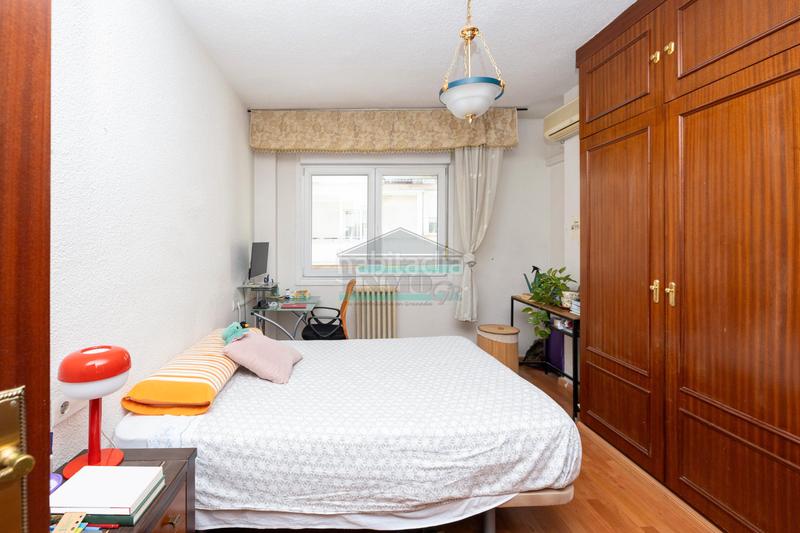 Foto a39429a0-97d3-42a4-b3cf-fdfc4b292600. Appartamento in calle pedro antonio de alarcón 33 in Granada