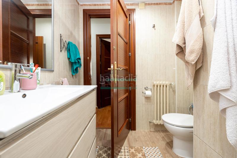 Foto a6d0bef7-b5df-40dd-a90b-397d0113f498. Appartement dans calle pedro antonio de alarcón 33 dans Granada