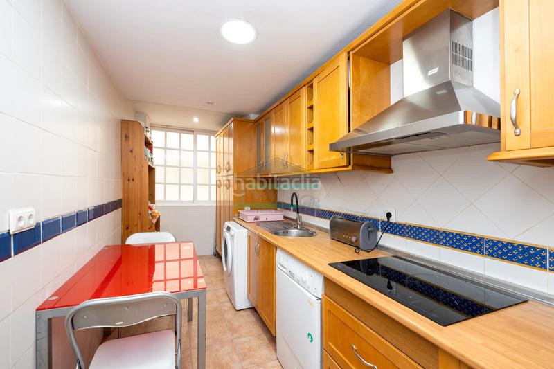 Foto 2602f5ff-420c-4d66-bf40-b2609cdcc491. Piso en calle pedro antonio de alarcón 33 en Camino de Ronda Granada