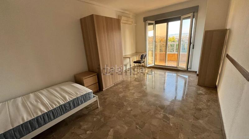 Foto c4fcc102-717a-497b-a3ac-0131ecf51b6b. Flat in avenida de la constitución 20 in Plaza de Toros Granada