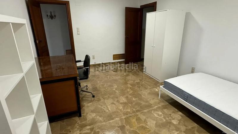 Foto ee0a510d-caa8-42d3-81ef-27c363272629. Flat in avenida de la constitución 20 in Plaza de Toros Granada