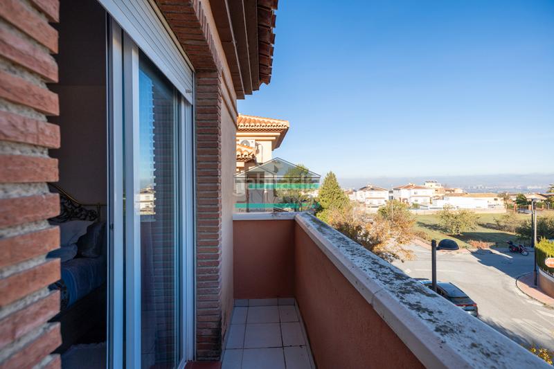 Foto 0d67d78e-1ecb-40f5-97d5-162ca621945f. Chalet with fireplace heating parking pool in La Zubia Ciudad Zubia (La)