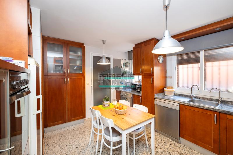 Foto 4bce6ebc-a19f-4e3c-9041-6719e77ed11d. Chalet with fireplace heating parking pool in La Zubia Ciudad Zubia (La)