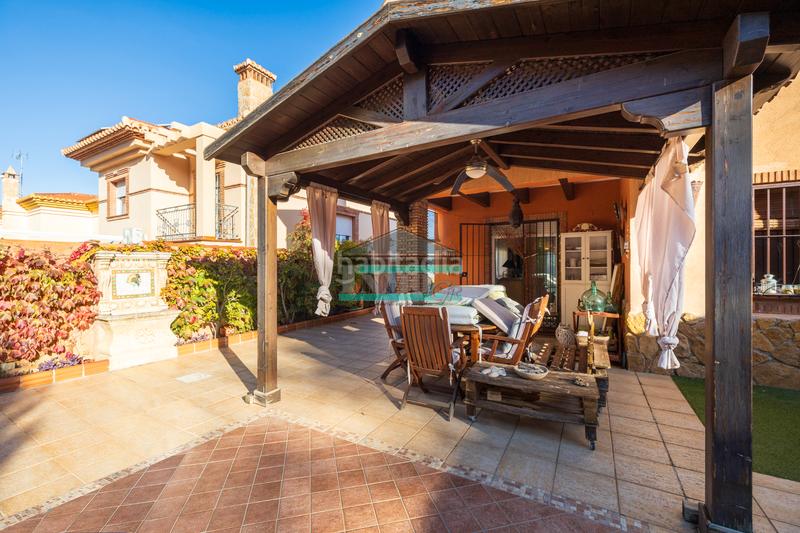 Foto 43f20269-f1a5-43df-b547-e74ef77e9fed. Chalet avec cheminée chauffage parking piscine dans Zubia (La)