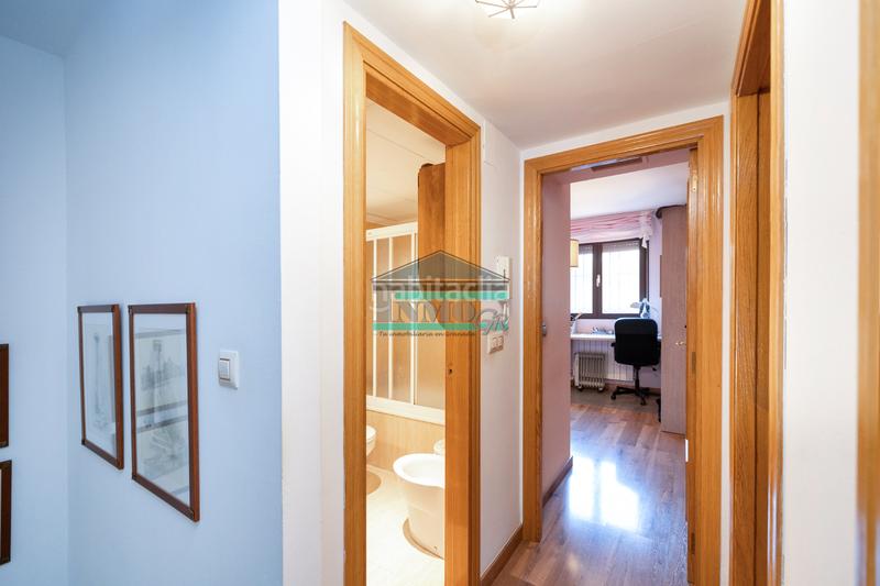 Foto 48a1ce5a-c23e-4b5d-99e4-c3224f0c1ba8. Chalet avec cheminée chauffage parking piscine dans Zubia (La)