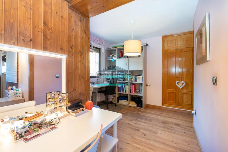 Foto 47a7b3bd-7b63-489e-8bbc-3680dd9fa269. Chalet con camino riscaldamento parcheggio piscina in Zubia (La)