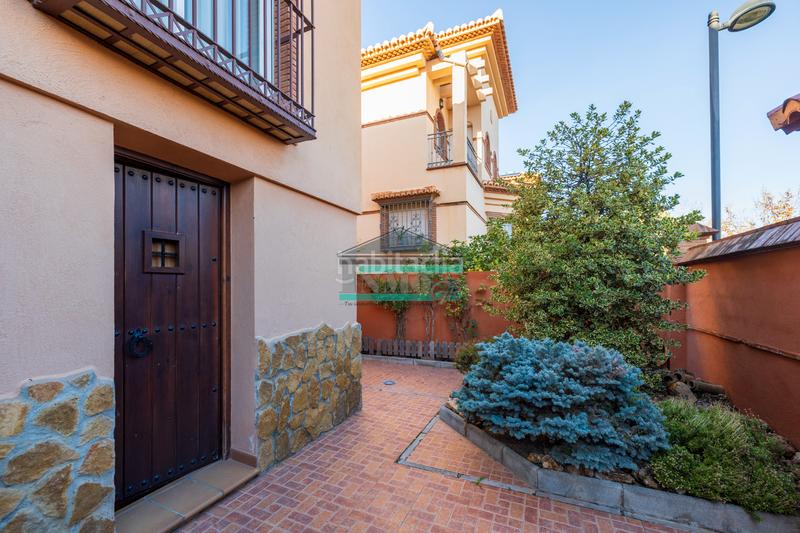 Foto 3aba9de2-76a5-4708-9dda-14152995ec69. Chalet en La Zubia Ciudad Zubia (La)