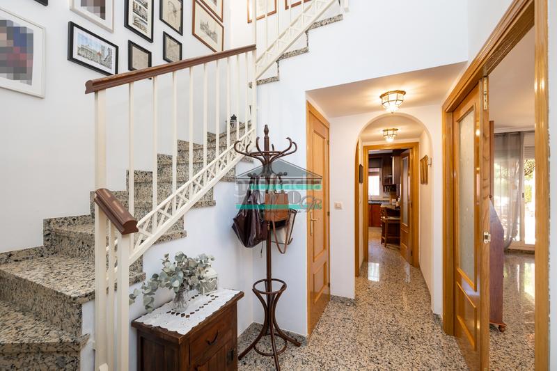 Foto 3d9cca44-4f17-4b9c-a870-7ceb2745646e. Chalet en La Zubia Ciudad Zubia (La)