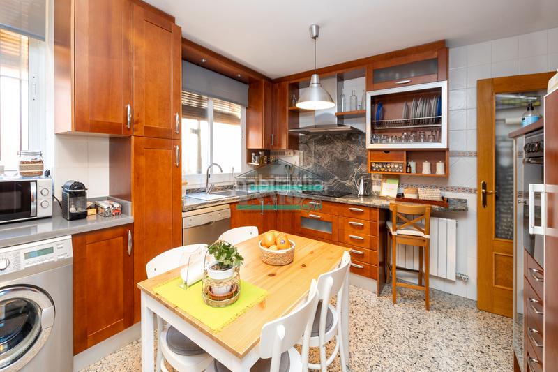 Foto 59b7018b-9589-44ac-a625-d6cc8939ab7d. Chalet en La Zubia Ciudad Zubia (La)