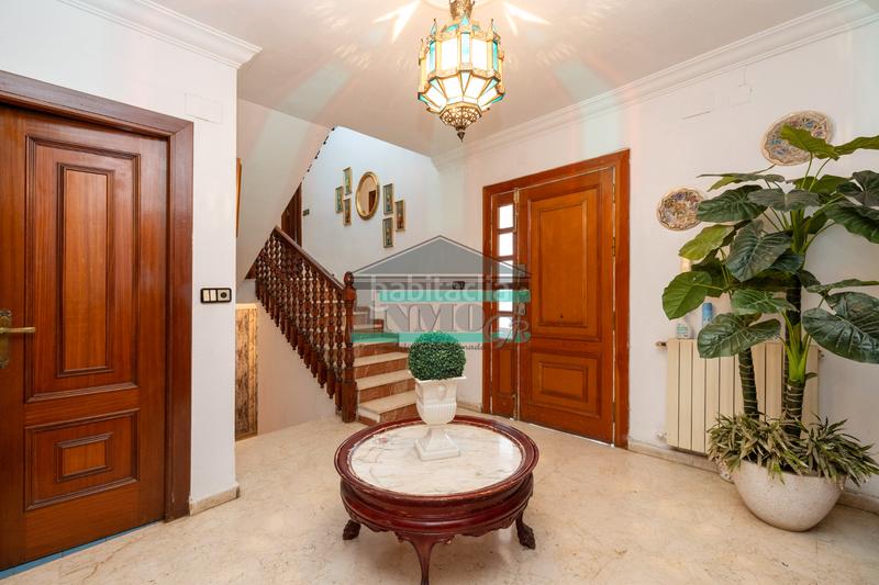 Foto 2f51b5f4-250e-4962-91fb-71183efb4556. Lloguer xalet a calle santa isabel 44 a Residencial Triana - Barrio Alto Gabias (Las)