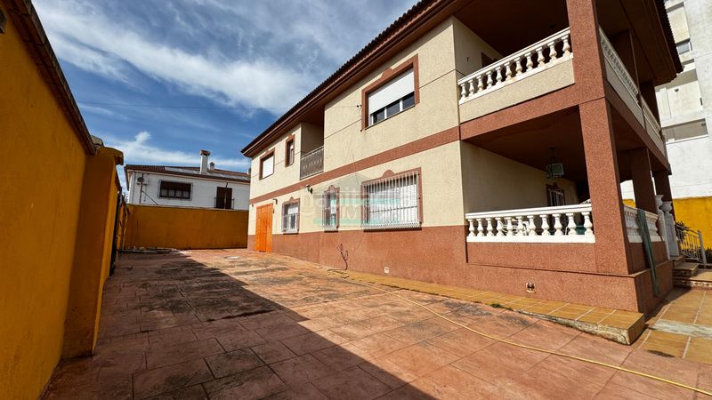 Foto 90a3c099-1159-4378-a405-080297af9394. Casa a calle isaac newton 21 a Láchar