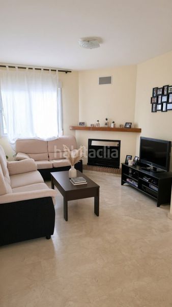 Foto 626f102a-7025-43a7-a0f0-c4ff99bfc1a1. Chalet en calle goya 21 ideal unifamliar adosada en bellavista, en Cájar
