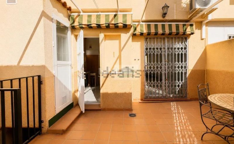 Foto 45c7f34d-3d16-47f1-b6f0-2cbfc5564ca8. Lloguer casa adossada a paseo fuente de la bicha 28 a Granada