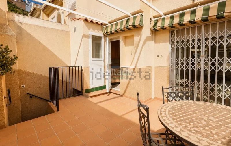 Foto c25c95d8-9823-4c2b-8abf-56005c21e057. Lloguer casa adossada a paseo fuente de la bicha 28 a Granada