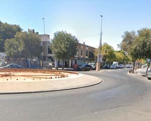 Casa adossada a Campo de la Verdad - Miraflores. Excelente ubicación.