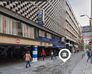 Parking coche en Centro. Amplia plaza parking buen acceso