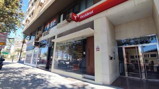Location Local commercial à Avenida de cabo de gata 1. Se alquila local de 60 m2 en avenida cabo de gata, 1