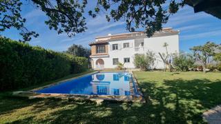 Masia a Centro. Espaciosa casa rural de 5 dormitorios, 2 baños, piscina climatiz