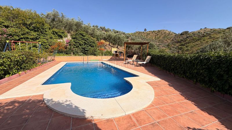 Foto 7ce88ced-d642-451b-964d-97ae59d1e327. Masia amb piscina a Almogía