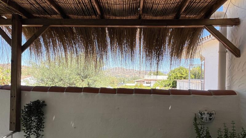 Foto 8f60859e-0e4f-47e3-ac04-a3bda248717e. Casa encantadora casa situada dentro de una pequeña urbanización, a solo unos minutos a pie del pintoresco pueblo en Alhaurín el Grande