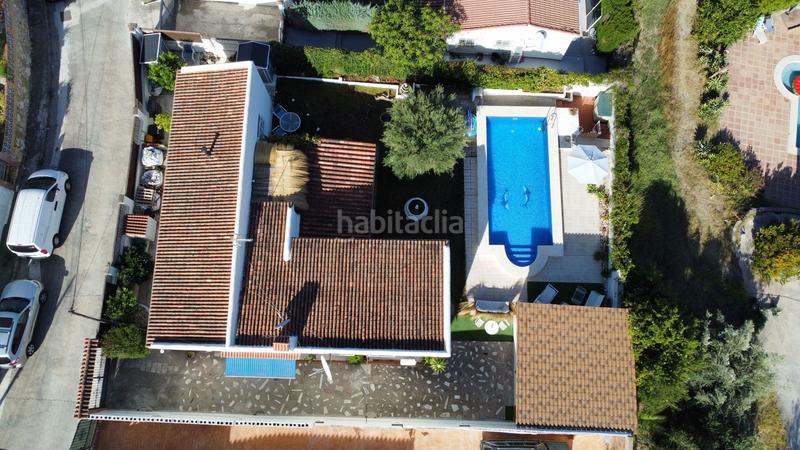 Foto c7276a82-dfaa-4b3b-bbf3-8368a89dbed7. Casa encantadora casa situada dentro de una pequeña urbanización, a solo unos minutos a pie del pintoresco pueblo en Alhaurín el Grande