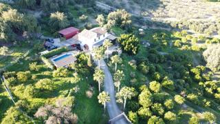 Masia a Álora. Impecablemente presentada casa de campo de 5 dormitorios y 3 bañ
