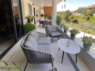 Apartament en La Quinta. Hermoso apartamento moderno de 3 dormitorios en planta baja en u