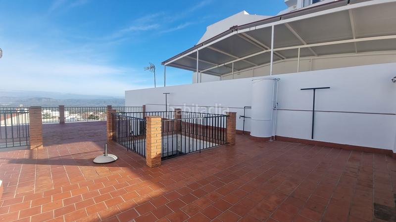 Foto 0fe52c5b-c49f-4d15-b9f9-f6f4d959c90f. Casa adosada gran casa adosada con azotea, patio, sótano y parking en venta en el Centro . ref th4943284 en Alhaurín el Grande