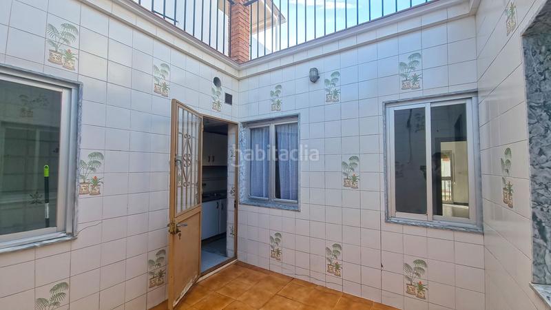 Foto 5bc251ff-3dee-4c0a-a1e0-9cea7a6eada8. Casa adosada gran casa adosada con azotea, patio, sótano y parking en venta en el Centro . ref th4943284 en Alhaurín el Grande