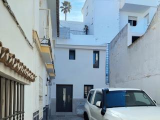 Casa adossada a Centro. Casa adosada de 2 dormitorios totalmente reformada con azotea y