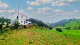 Masia a Casarabonela. Casa de campo con amplia terraza cubierta, vistas panorámicas y