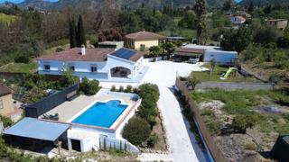 Masia a Cártama. Casa de campo espaciosa con casa de invitados y piscina en venta