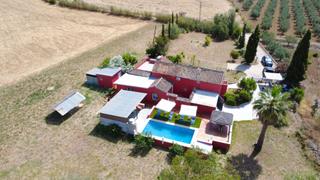 Masia a Coín. Casa de campo rústica tradicional con alojamiento para invitados